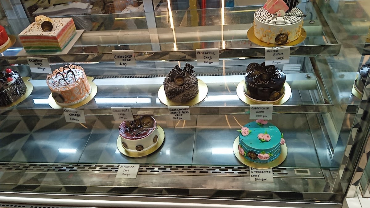 Hari's Bakery,Sweets and cafe