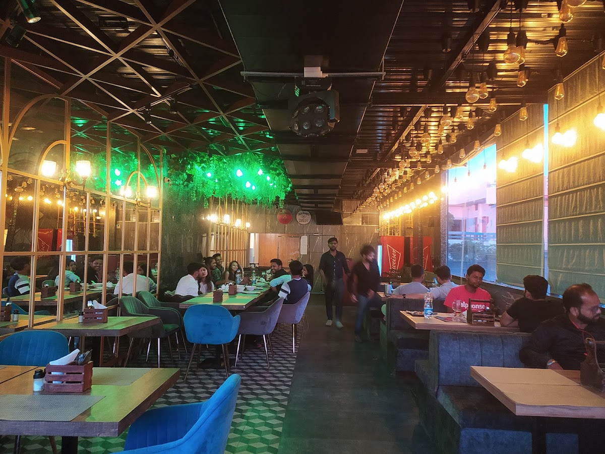 Hot Chill Bar and Restaurant - Bar in Ashiyana, 