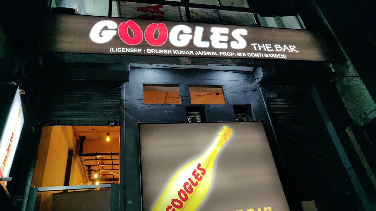 Googles The Bar