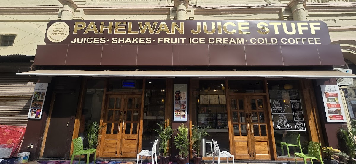 Pahelwan Juice Stuff - Bar in Hazratganj, 
