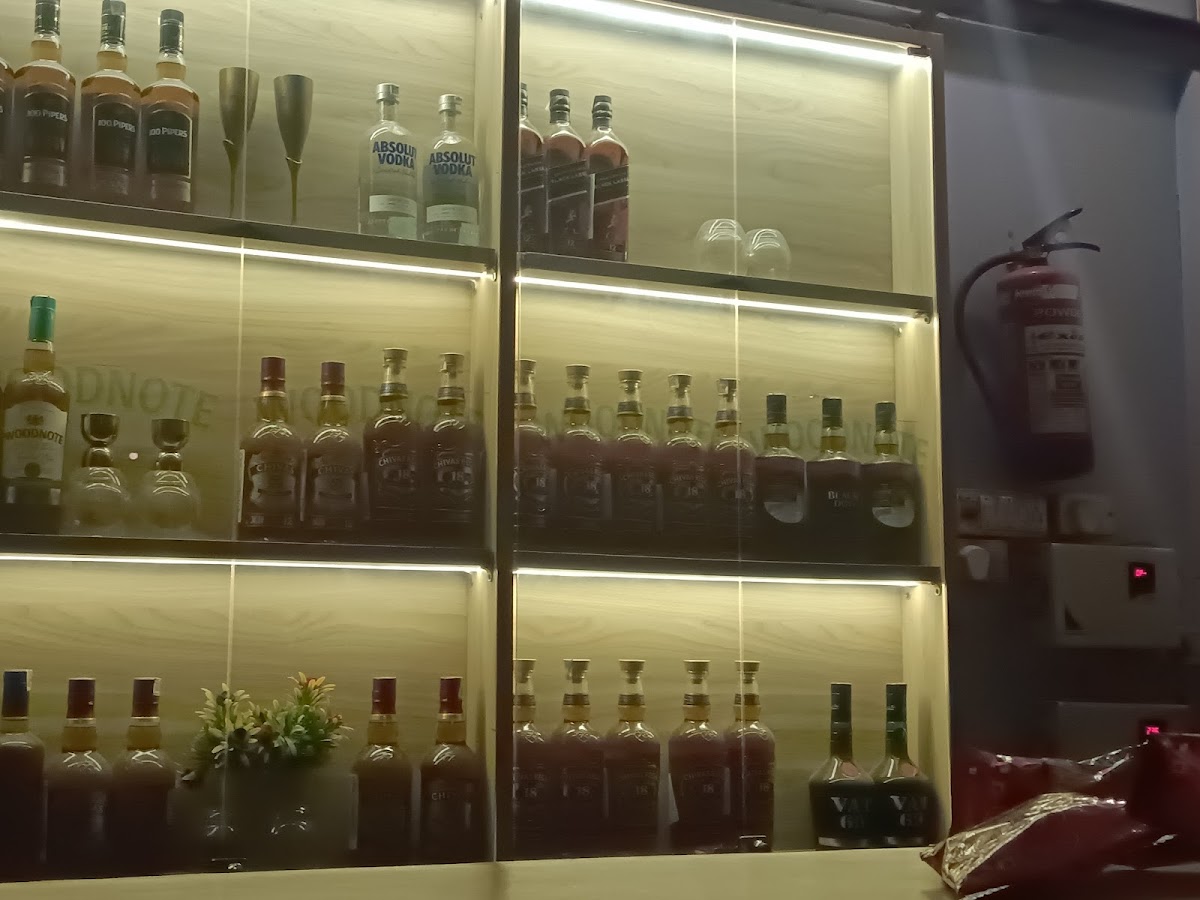 Mona Naresh Restaurant and Bar - Bar in ke neeche, 