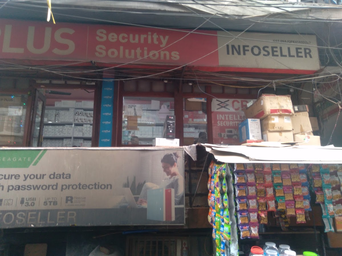 Naza market hazratganj lucknow