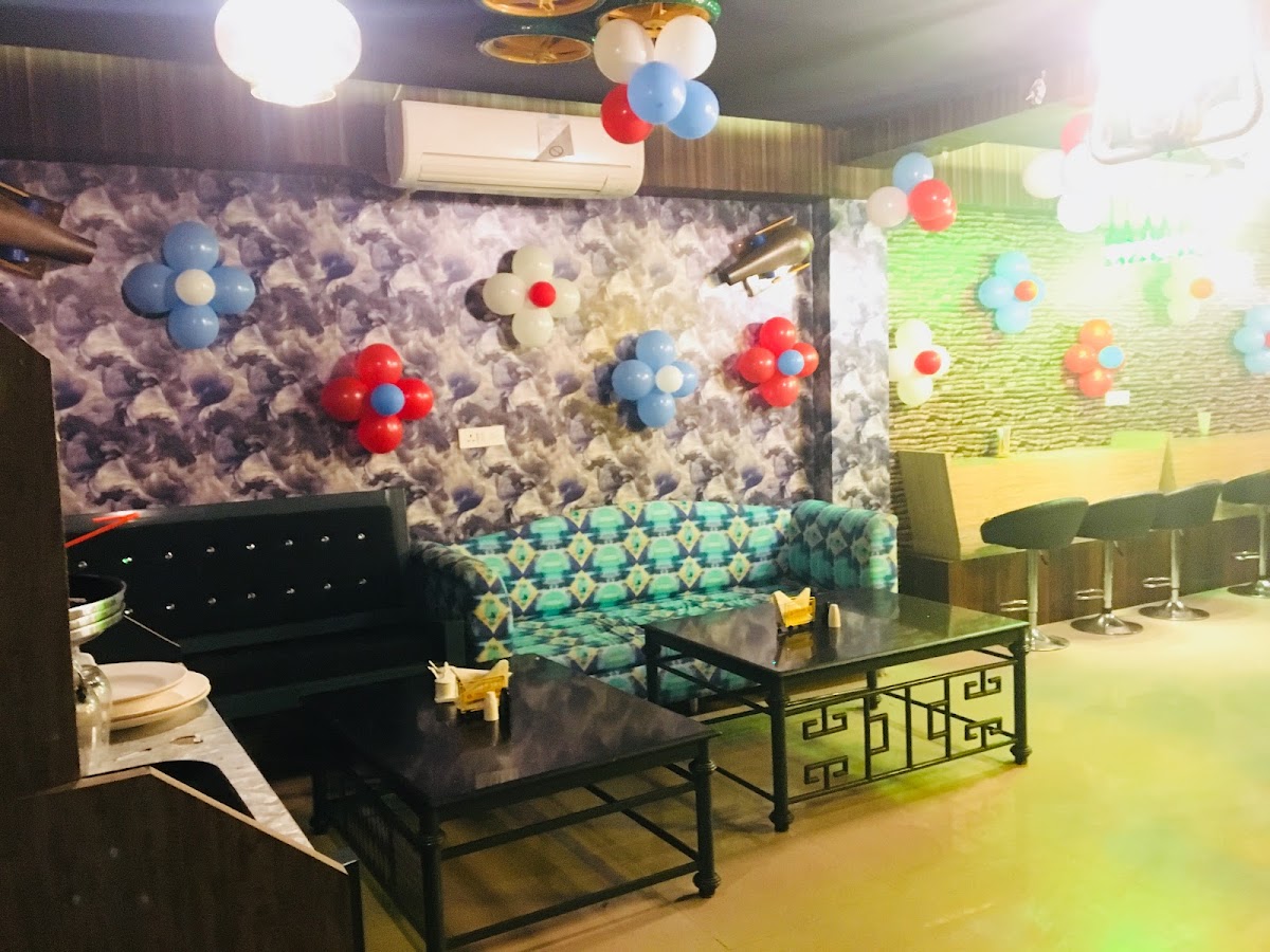 Moments Lounge