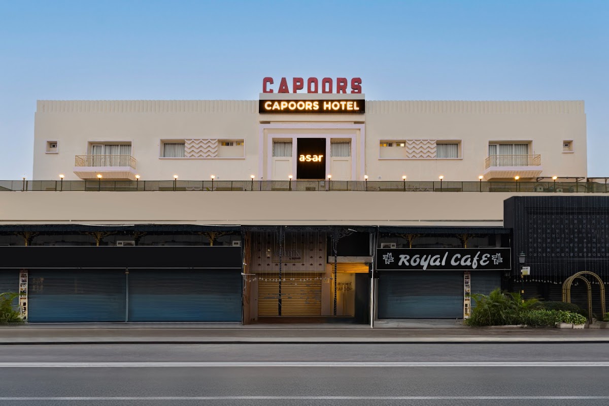 Asar Capoors Hotel - Bar in Hazratganj, 