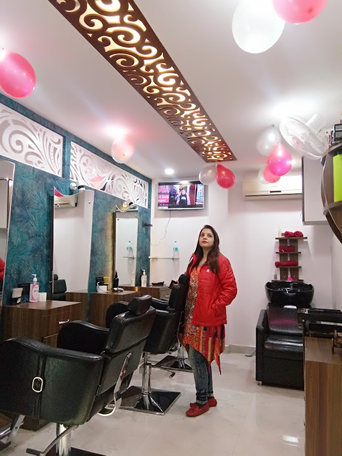 GLAM 11 Makeup Studio - Beauty Parlour in Naka Hindola, 