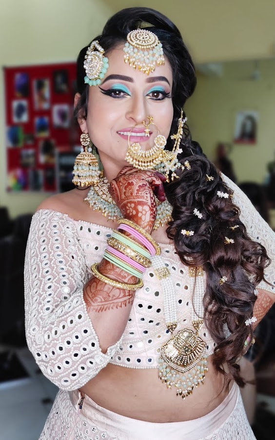 VLCC School Of Beauty - Beauty Parlour in Hazratganj, 