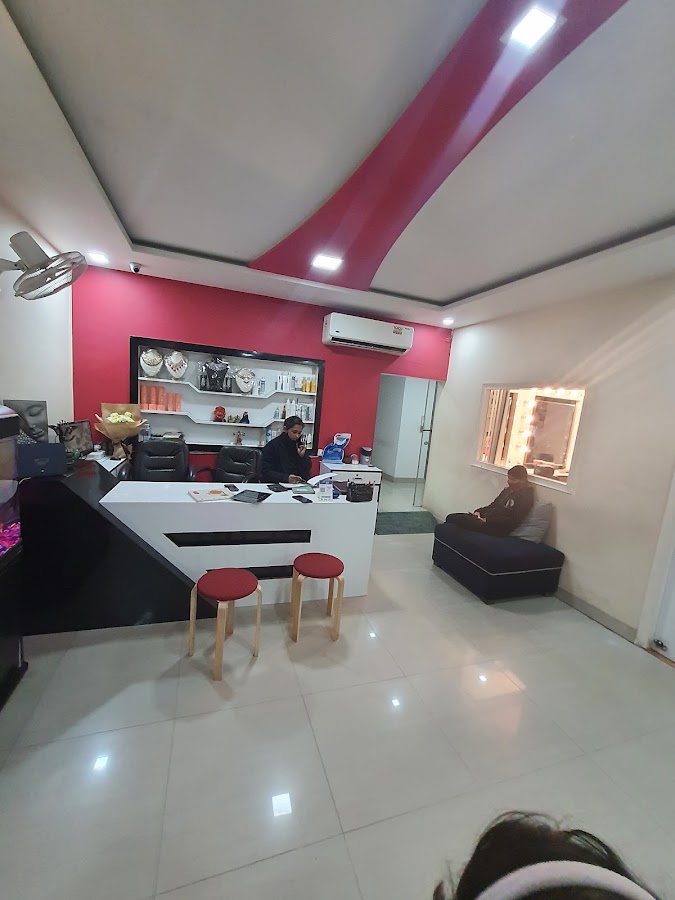 Sakshi J - Beauty Parlour in Husainganj, 