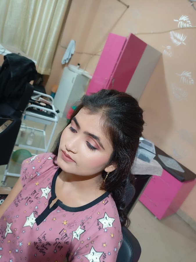 Glamup Salon For Ladies Only - Beauty Parlour in Charbagh, 
