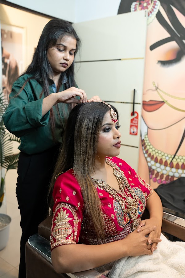 Looks Lab Unisex Salon & Makeover Studio - Beauty Parlour in LDA Colony, 