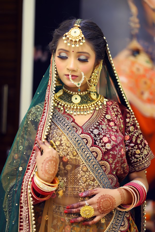 EB Makeup Studio & Academy Unisex Salon - Beauty Parlour in Alambagh, 