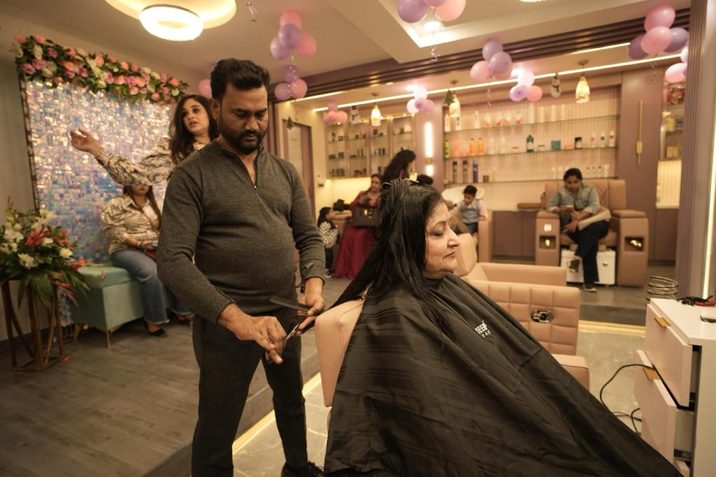Meenakshi Dutt Makeovers - Beauty Parlour in Ashiyana, 
