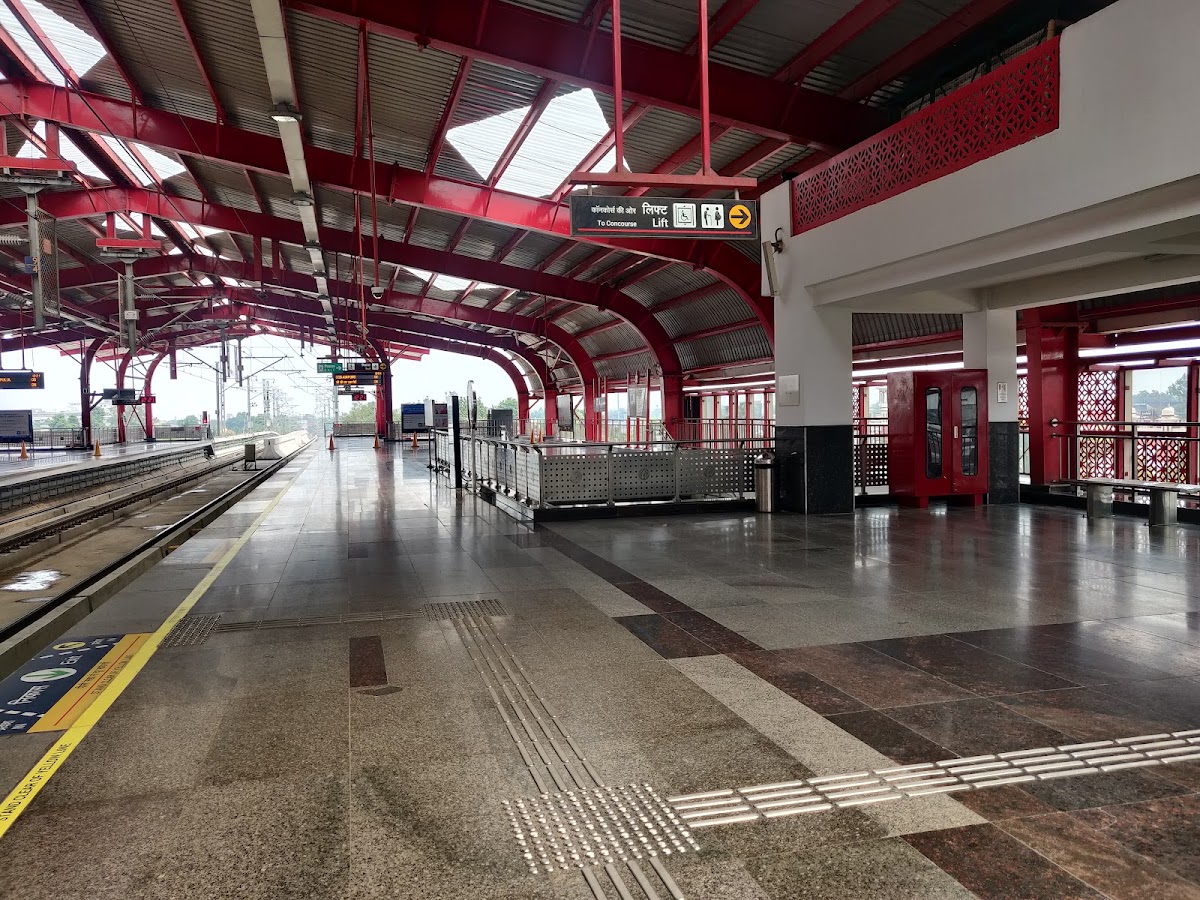 Alambagh Metro Station - Bus Service in Alambagh, 
