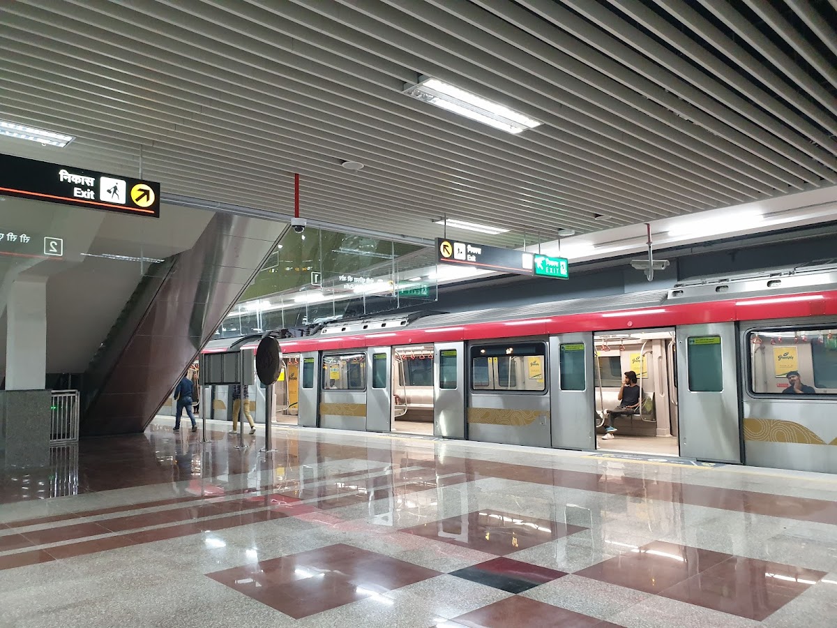 Hazratganj Metro Station - Bus Service in Lalbagh, 