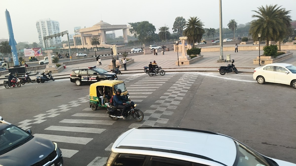 Royal Cruiser Travels - Bus Service in KOSAMBI GAZIABAD, 