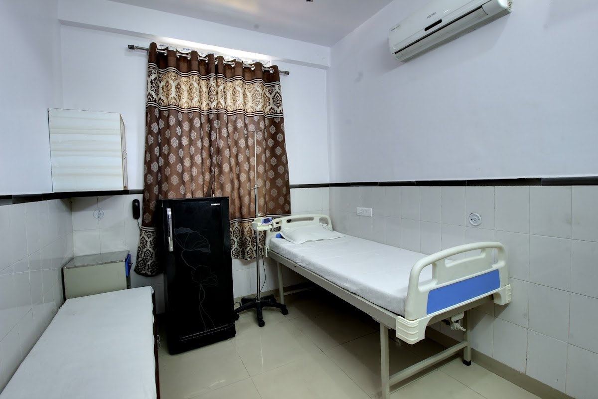 Children Medical Centre - Hospital in Daliganj, 