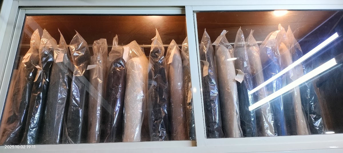 Deluxe Dry Cleaners