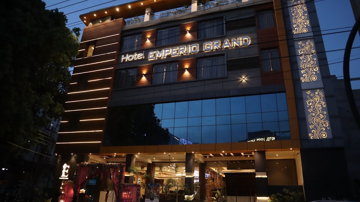 Hotel Emperio Grand & Banquet Hall