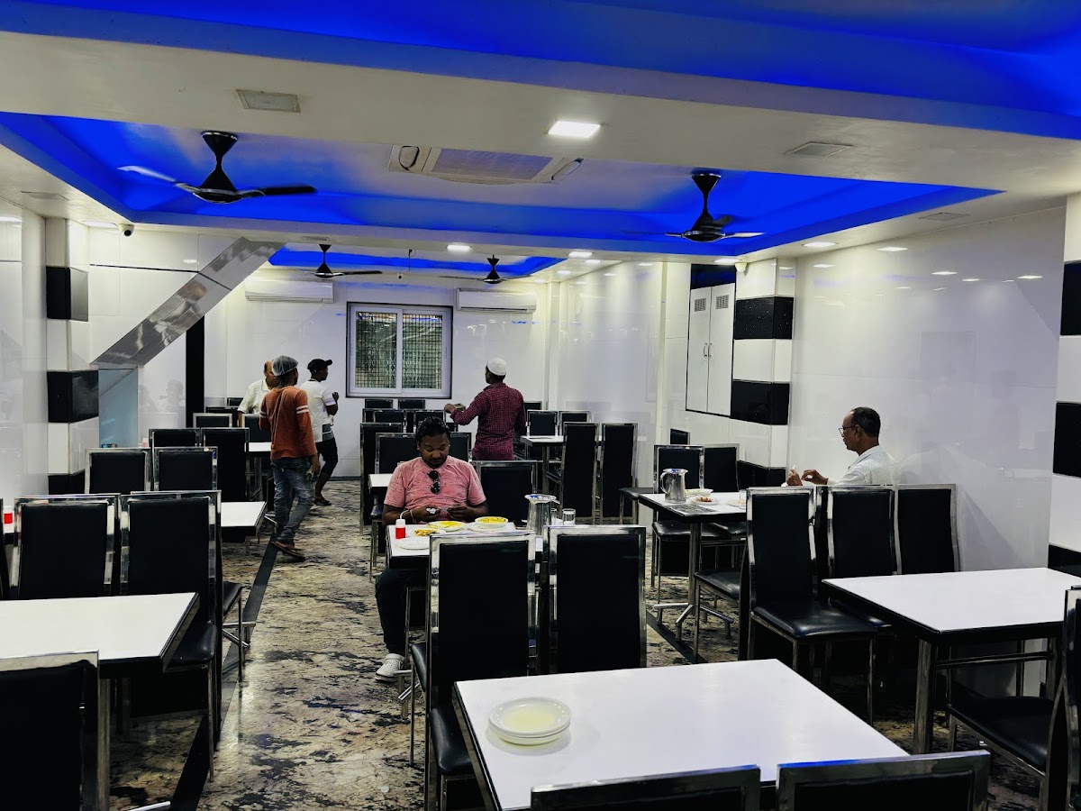 Alamgir Hotel - Restaurant in Aminabad, 