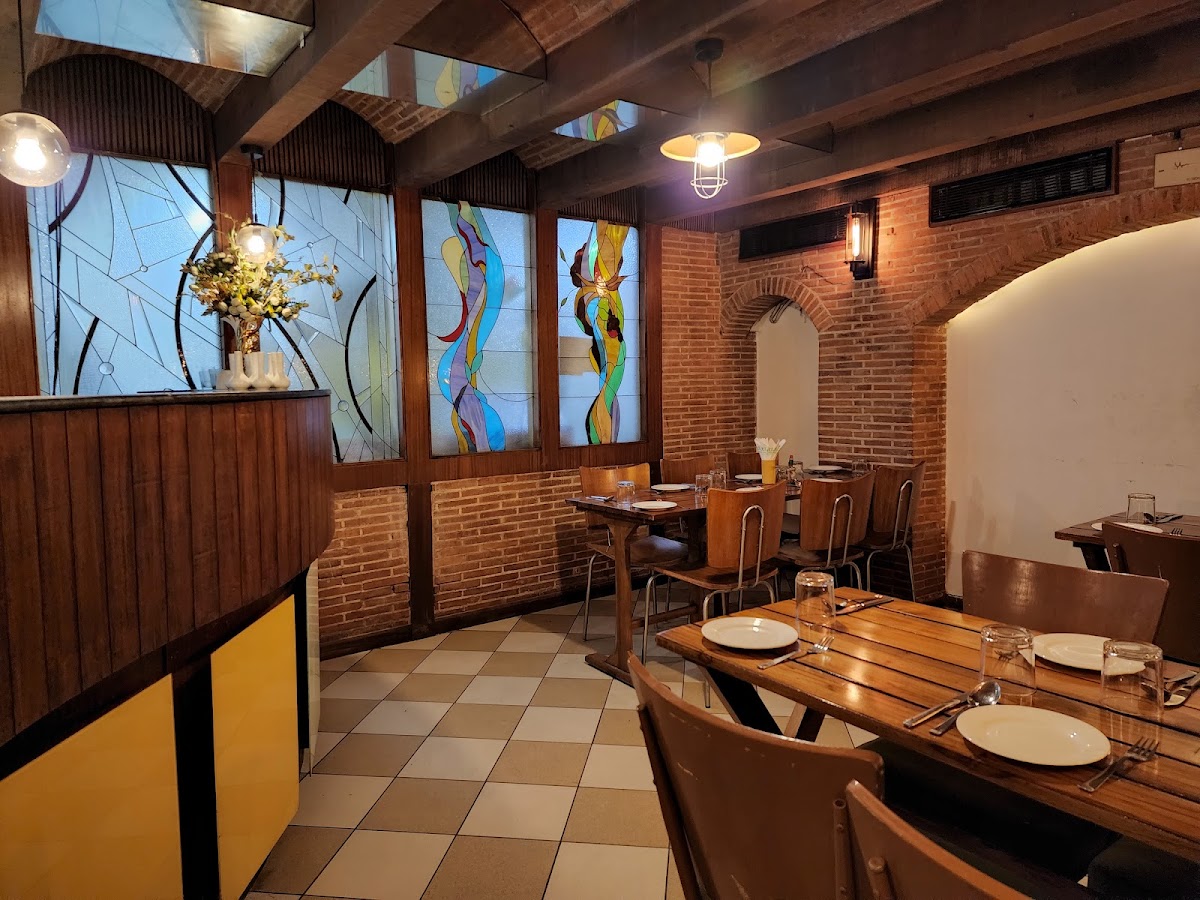 Cellar - Restaurant in Mahanagar, 