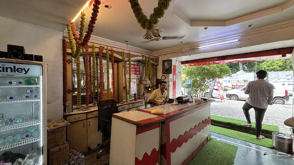Mahaveer Vaishno Bhojnalaya - Restaurant in Hazratganj, 