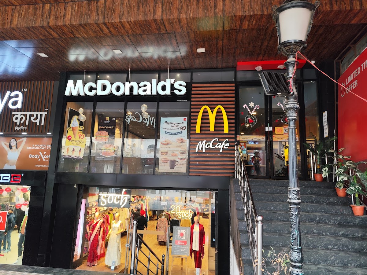 Mcdonald's - Restaurant in Hazratganj, 