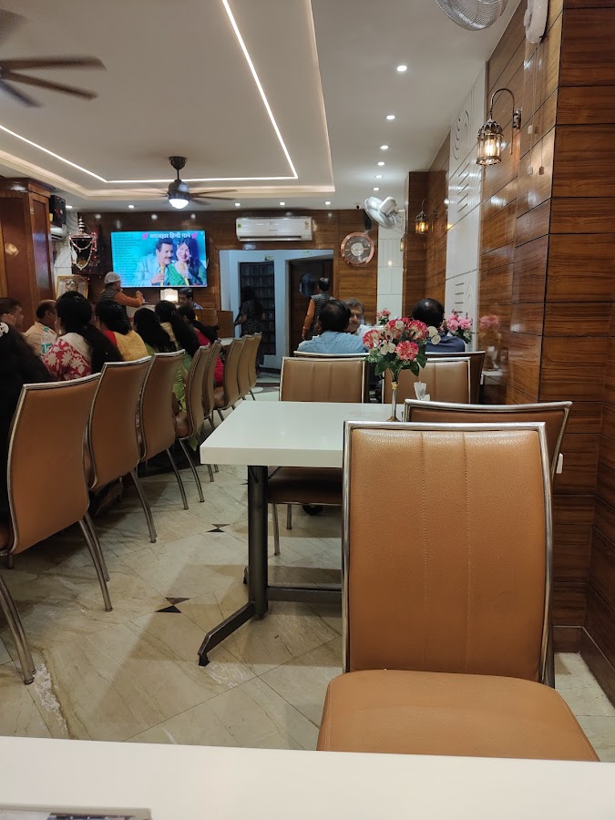 New Vyanjan Restaurant - Restaurant in Hazratganj, 