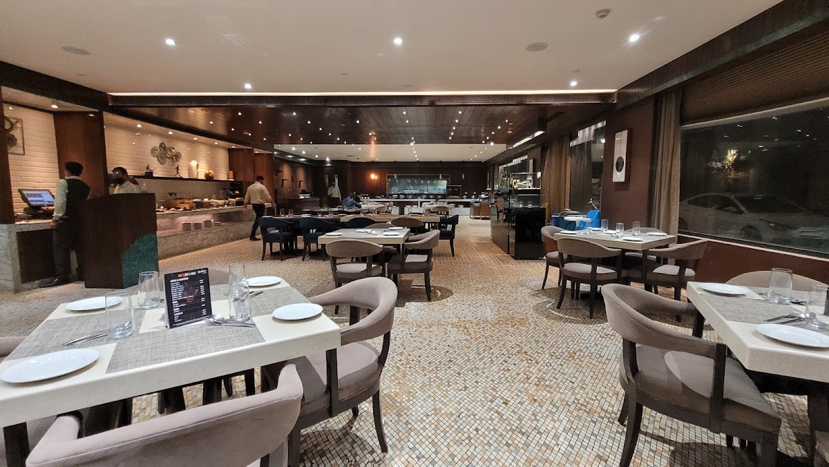 Radisson Lucknow City Centre - Restaurant in Kaiser Bagh, 