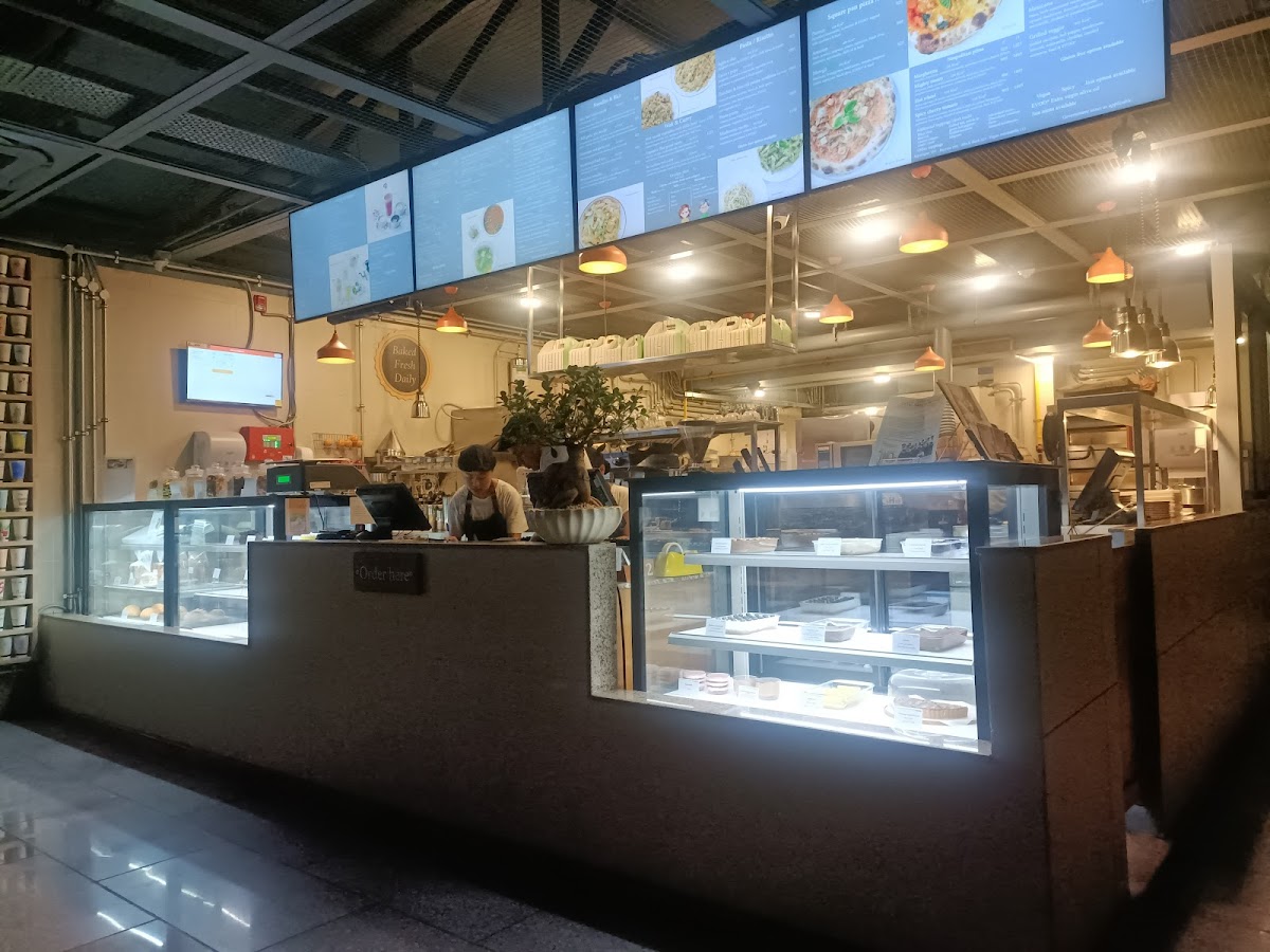 Zolocrust - Restaurant in Hazratganj, 