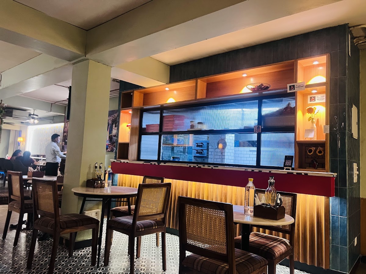 Vito's Pizzeria Restaurant and Cafe - Restaurant in Hazratganj, 