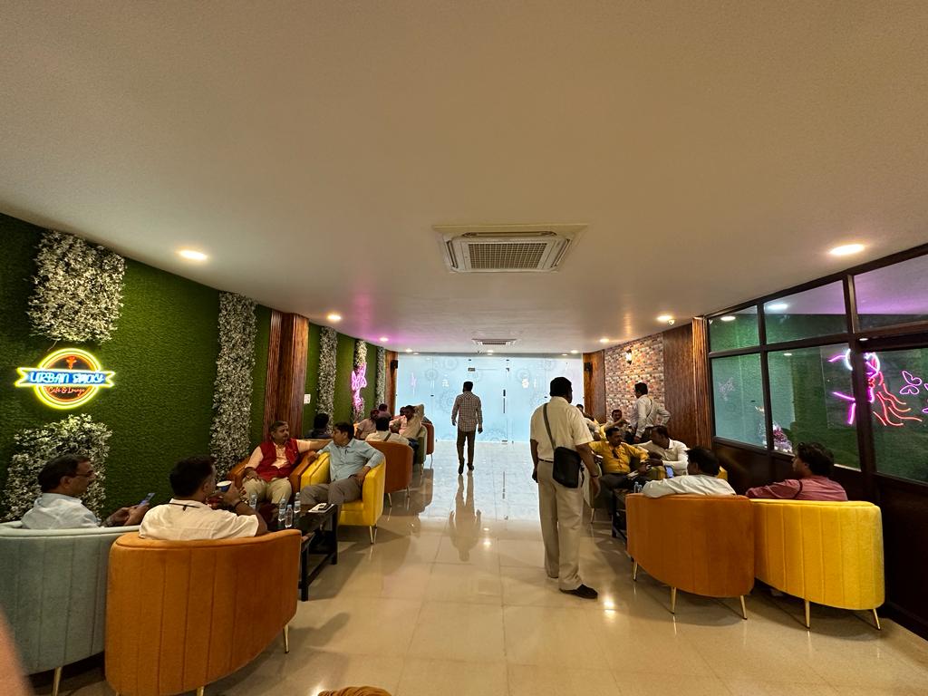 URBAN SMOKY CAFE & Finedine Restaurant - Cafe / Coffee Shop / Tea in Hazratganj, Lucknow
