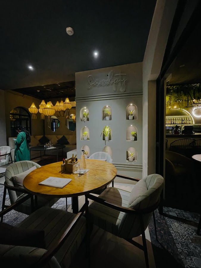 The Encasa Bistro Coffee Bar & Dine - Aliganj - Cafe / Coffee Shop / Tea in Aliganj, Lucknow
