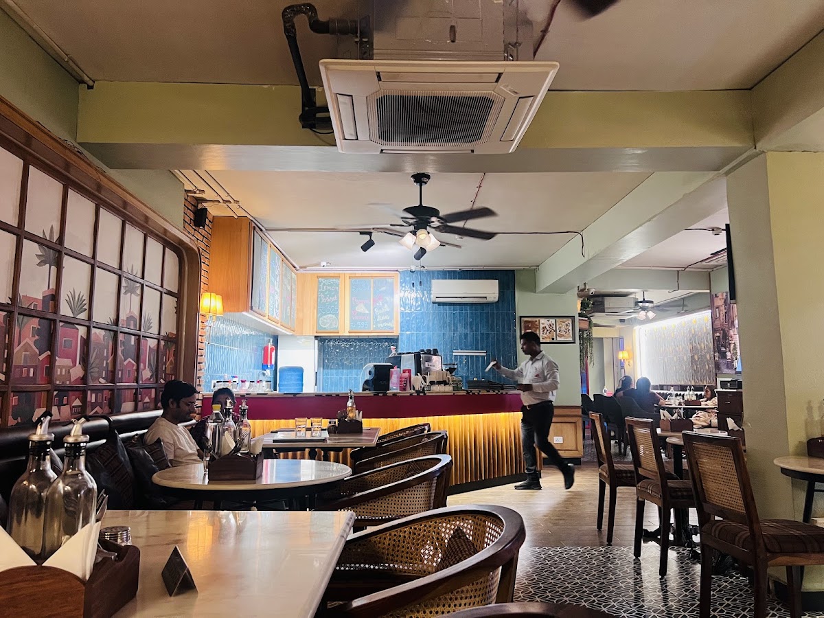 Vito's Pizzeria Restaurant and Caffe Lucknow - Cafe / Coffee Shop / Tea in Hazratganj, Lucknow