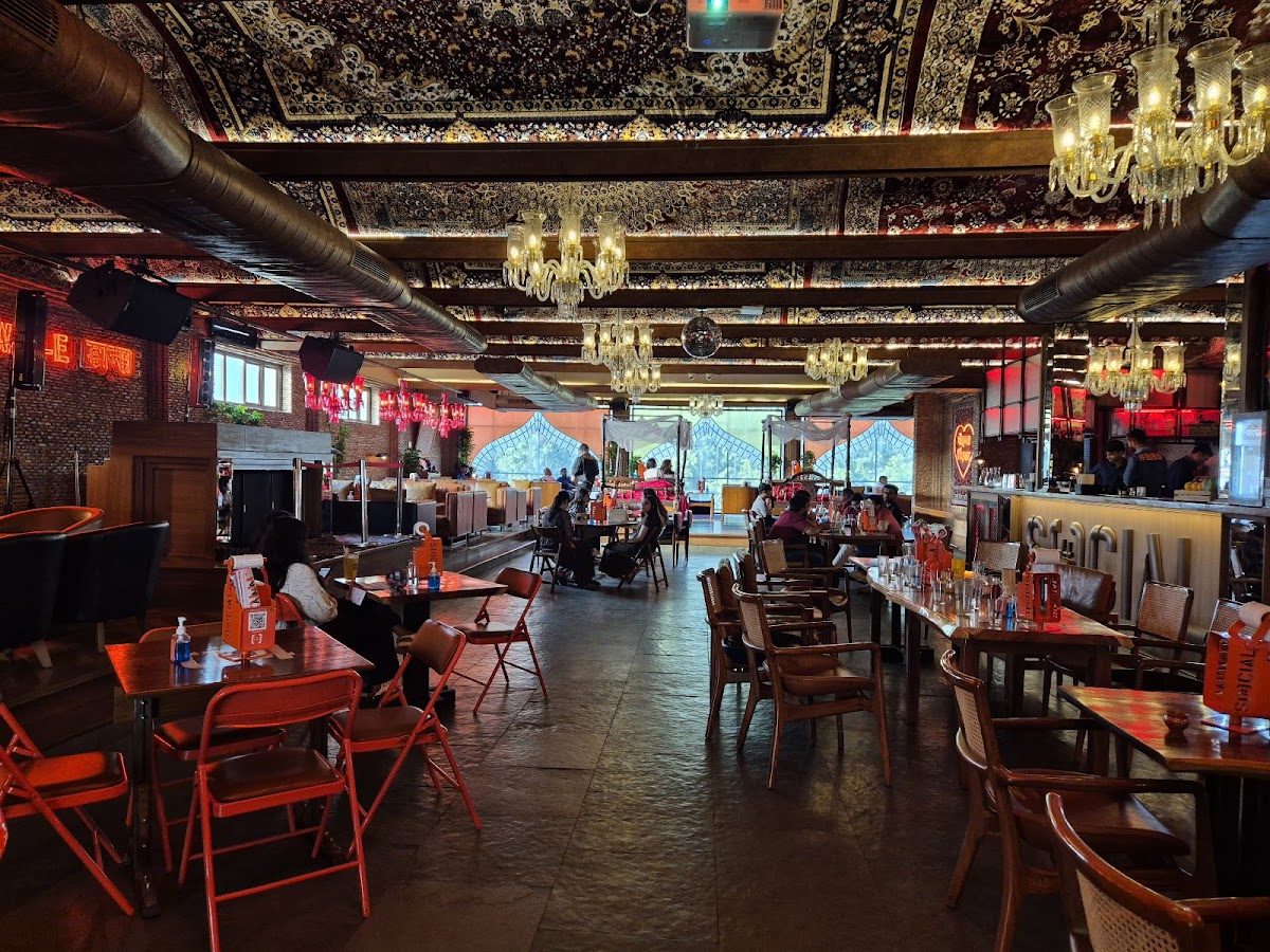 Hazratganj SOCIAL - Cafe / Coffee Shop / Tea in Hazratganj, Lucknow