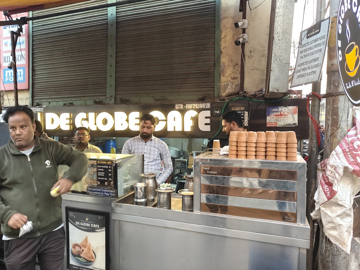 De GLOBE CAFE - Cafe / Coffee Shop / Tea in Hazratganj, Lucknow