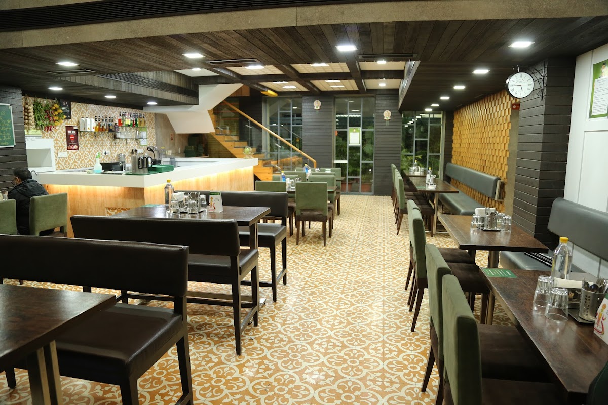 Curry Leaf Hazratganj - Cafe / Coffee Shop / Tea in Hazratganj, Lucknow