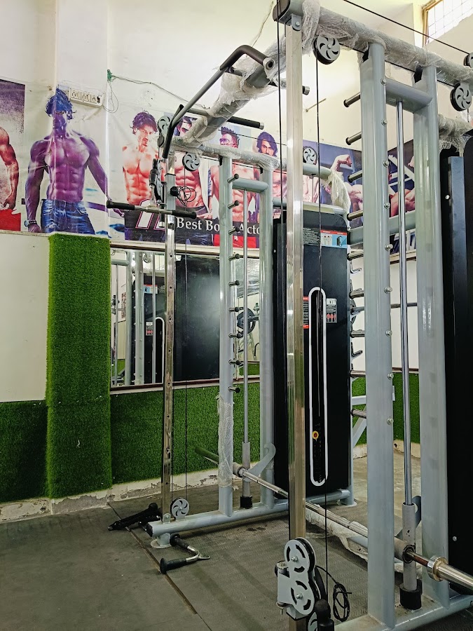 Fitamins Unisex Gym - Gym in Hasanganj, 