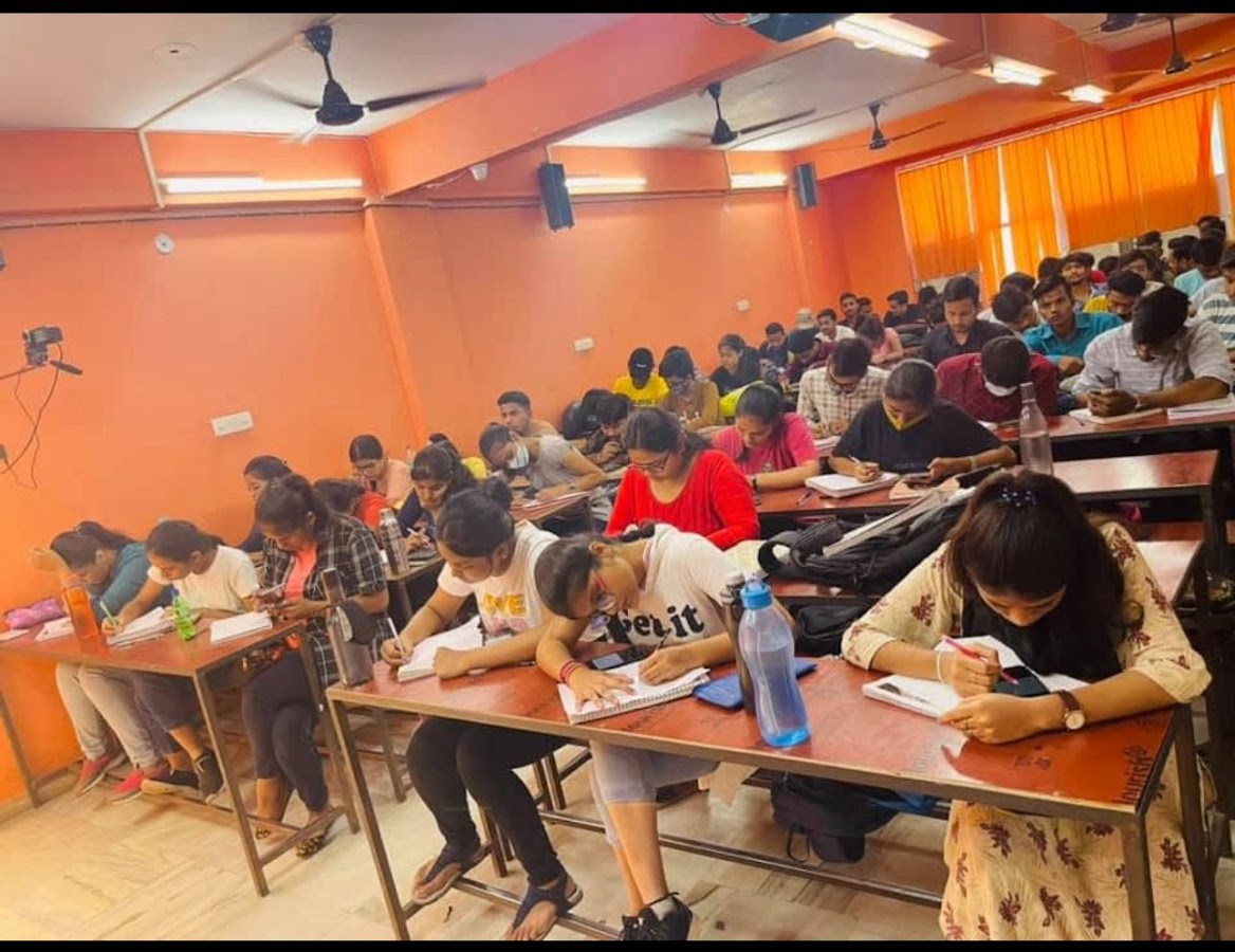 Prabhat Pathak Classes : CA, CS, CMA, XI, XII - Coaching Centre in Hazratganj, 