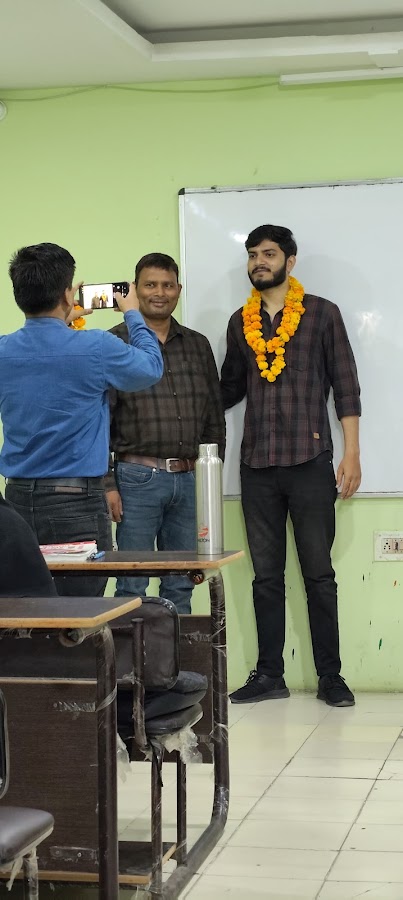 Resilience neet & iit - Coaching Centre in Hazratganj, 