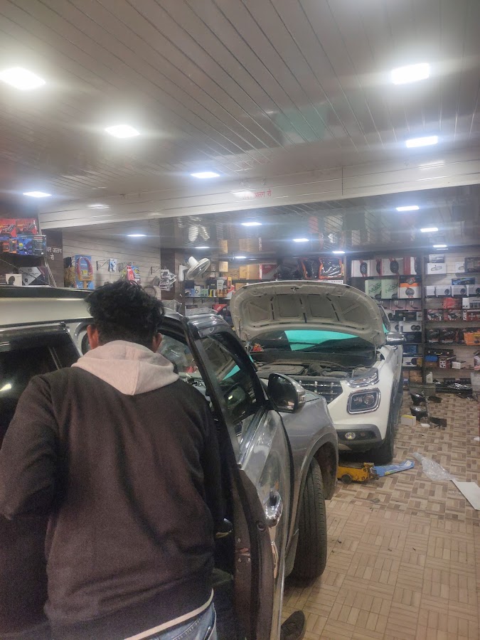 Shri Gobind Auto Centre - Car Repair in Lalbagh, 