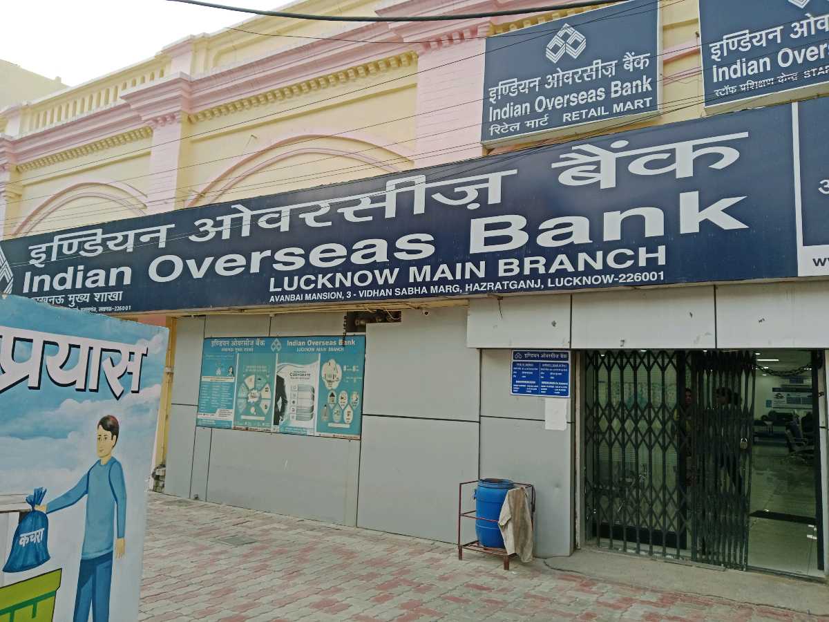 Indian Overseas Bank - Bank in Hazratganj, 