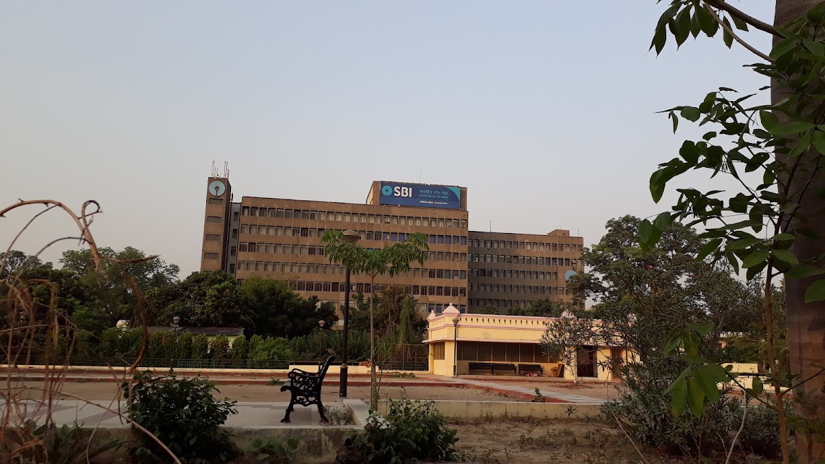 SBI SME Branch Hazratganj - Bank in Hazratganj, 