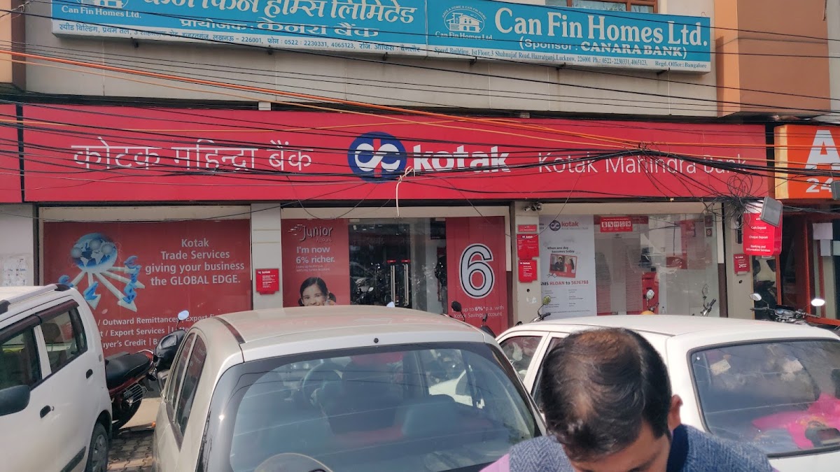 Kotak Mahindra Bank - Bank in Hazratganj, 