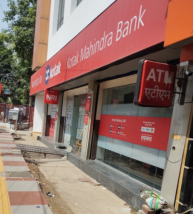 Kotak Mahindra Bank - Bank in Hazratganj, 