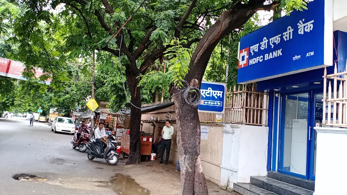 HDFC Bank - Bank in Hazratganj, 