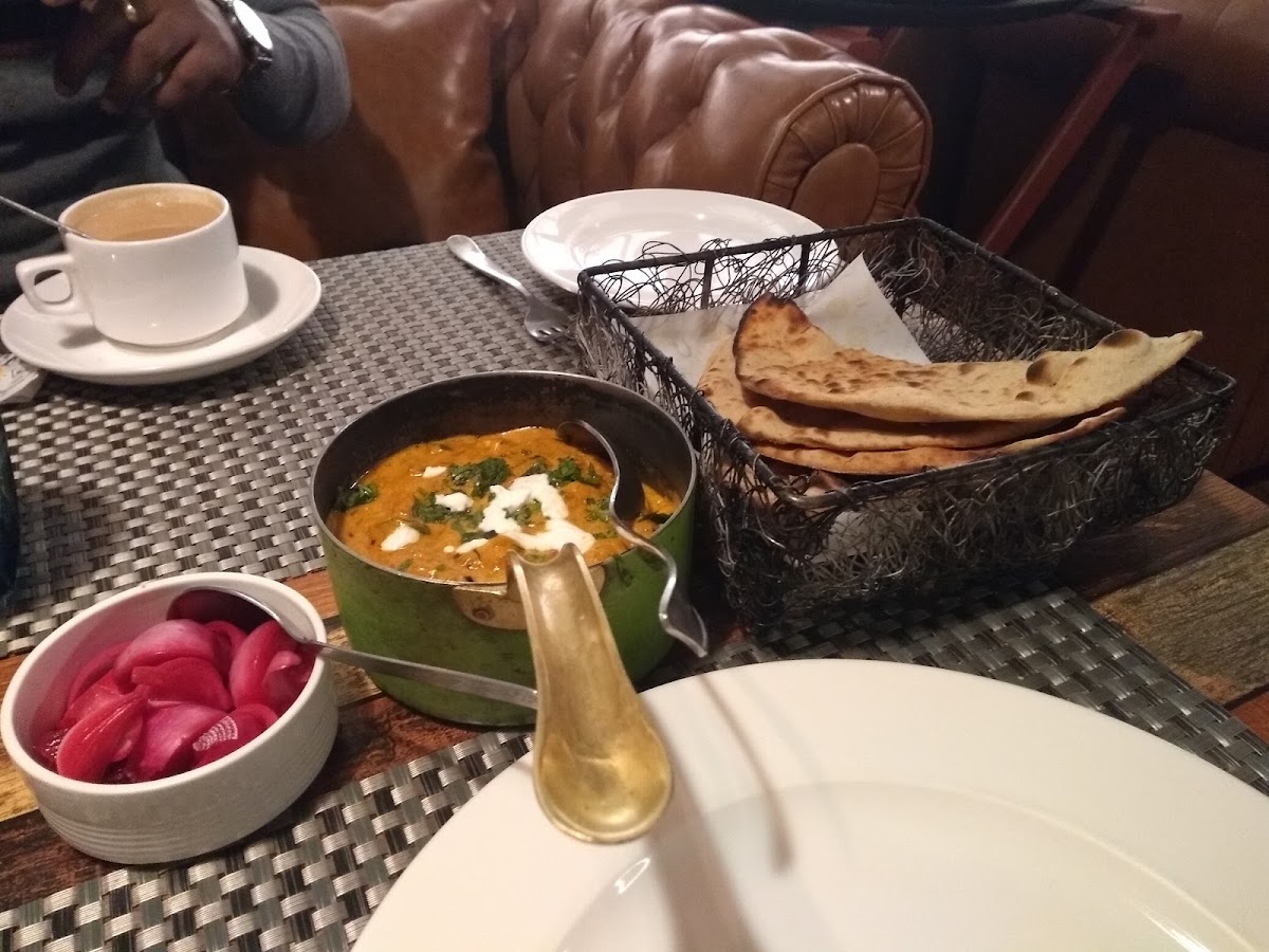 Central The Lounge Cafe - Cafe / Coffee Shop / Tea in Naka Hindola, 