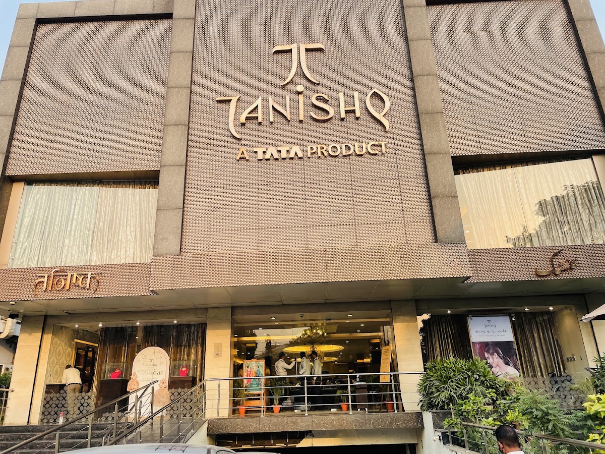 Tanishq Jewellery - Jewellers in Hazratganj, 