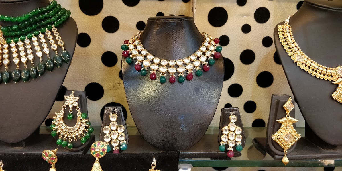 Batua City Fashion - Jewellers in Hazratganj, 
