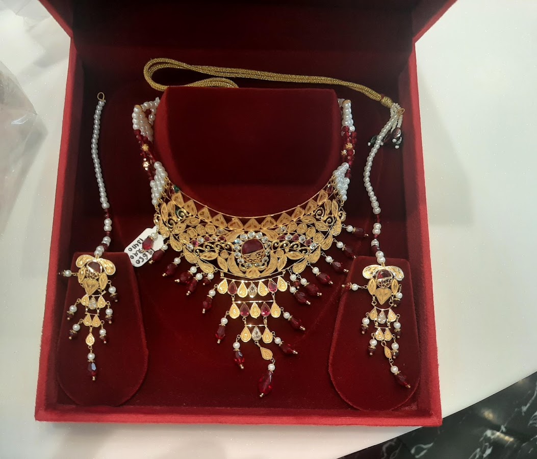 Zeeshan Jewellers - Jewellers in Chowk, 