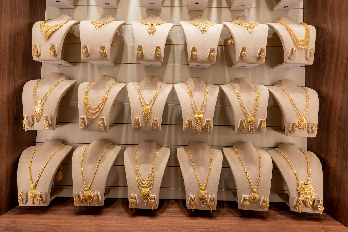 Malabar Gold And Diamonds - Jewellers in Alambagh, 