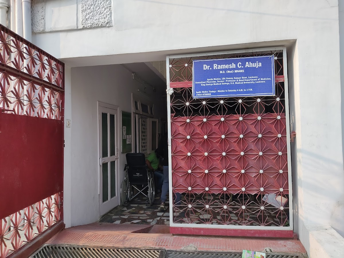 Dr. Ramesh C. Ahuja and Vaccination Center - Clinic in Alambagh, 